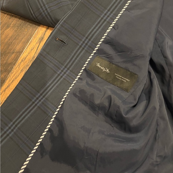 BANANA REPUBLIC Women
Marzotto Italian Wool Navy Check
Plaid Blazer 2. - Picture 12 of 16